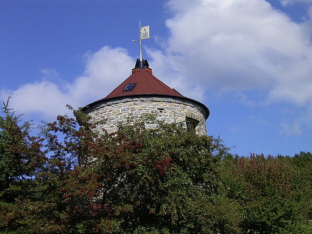 Jagdturm, oberhalb des Hotels